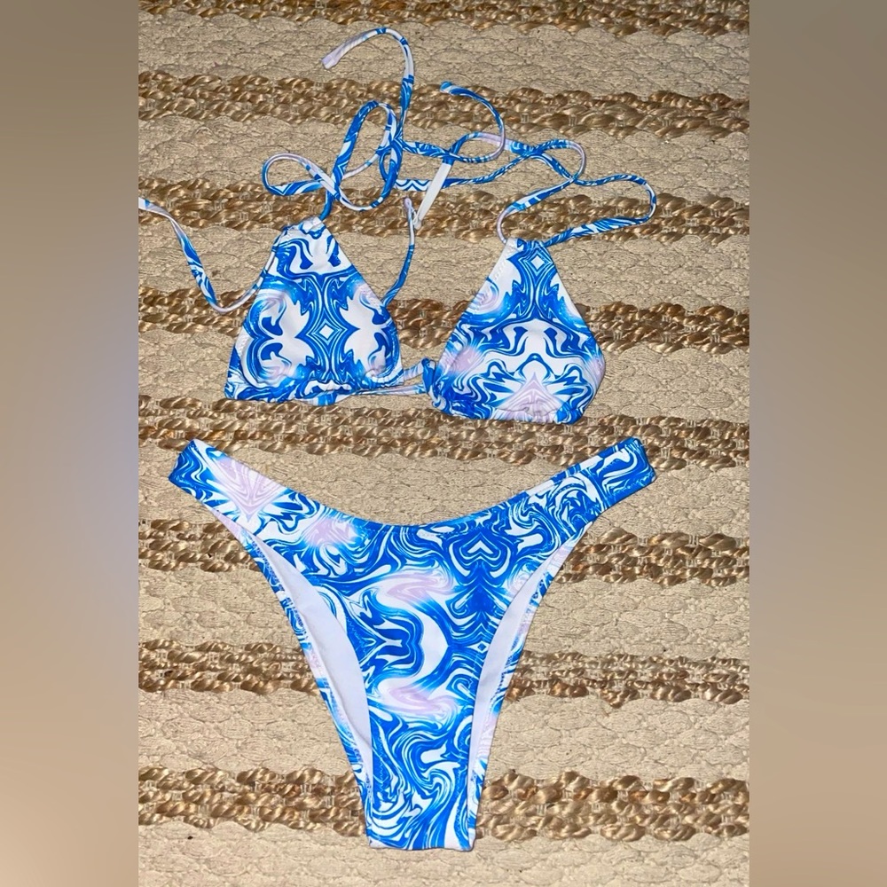 blue patterned bikini - Picture 1 of 1